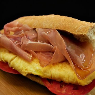 Bocadillo with omelette to your taste