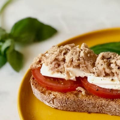 Tuna and fresh cheese mini sandwich